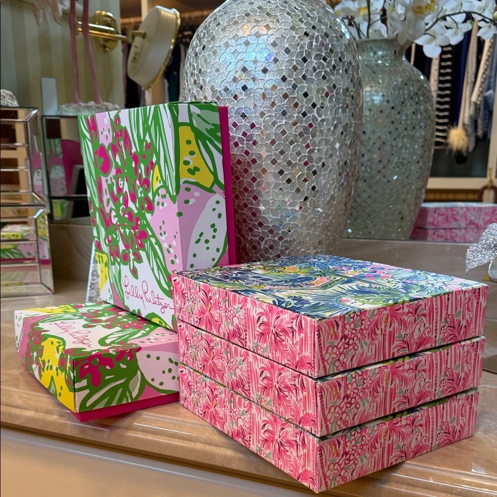 Lilly Pulitzer Set Of 5 Floral Gift Boxes in Pink, Green, Yellow And Blue - Picture 3 of 6